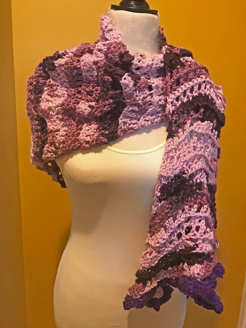 Schattierungen Von Lila Schal Schattierungen Von Lila Schal von CarinalovesYarn