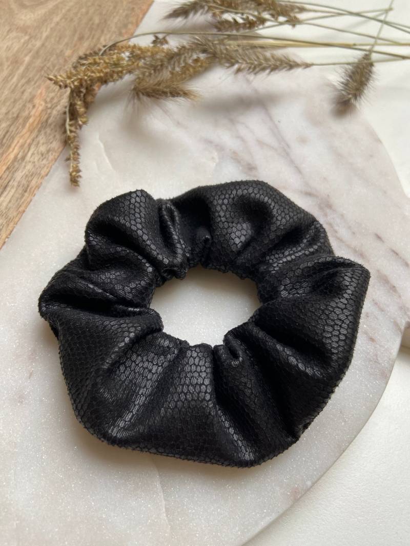 Schwarze Scrunchies Aus Veganem Leder von Carioli