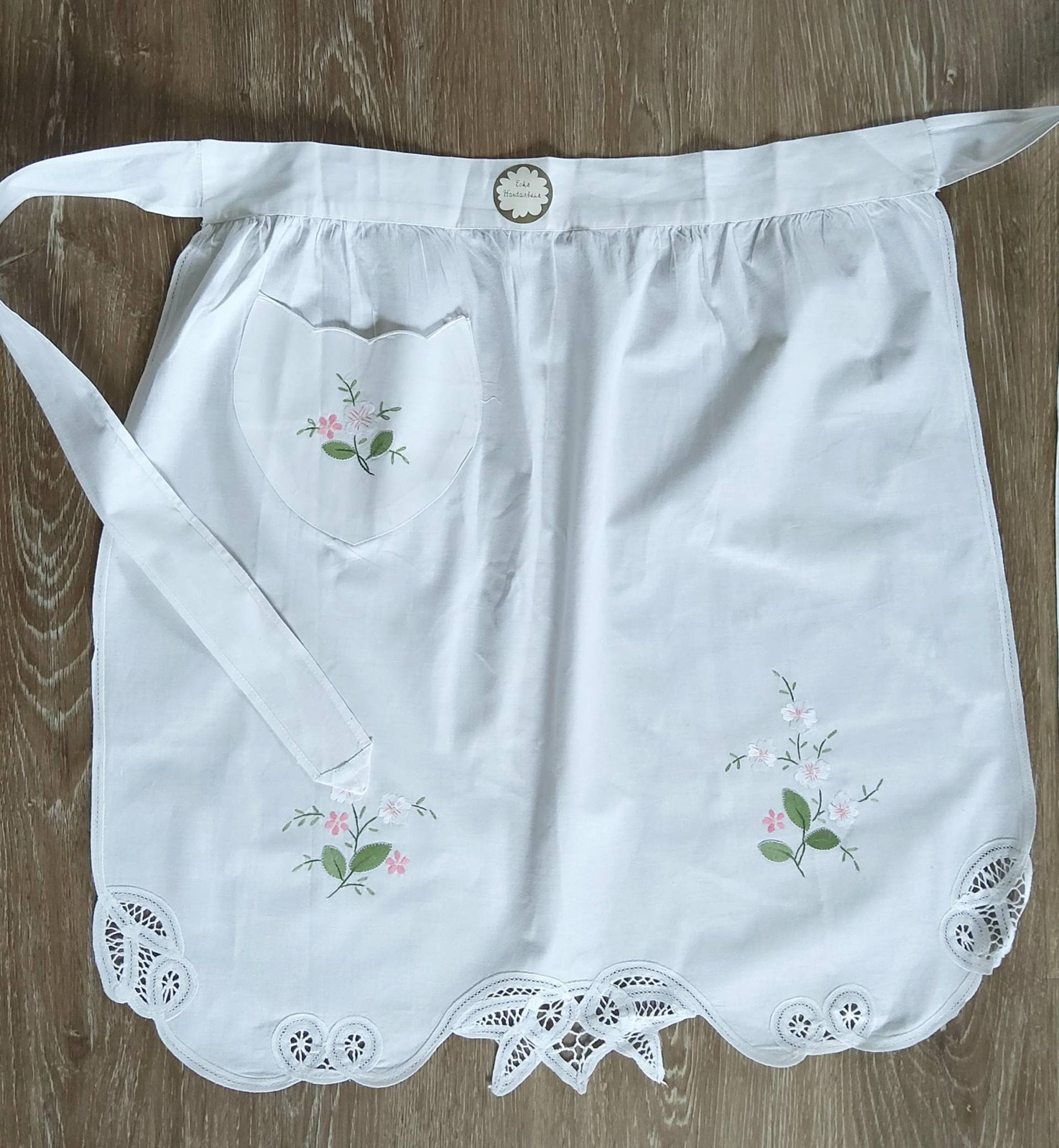 Antikstickerei-Schürze , Servierschürze, Rüschen, Weiß, Rosa von CarlaWhiteAndNature