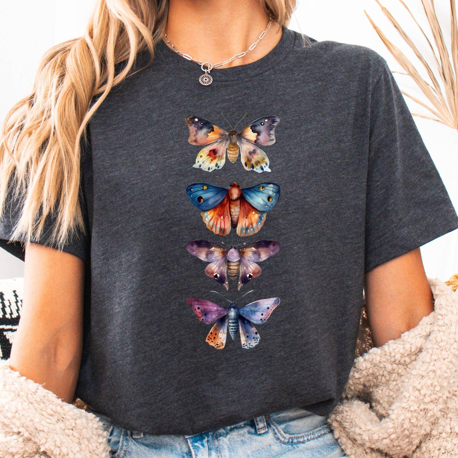 Dark Academia Shirt Moth, T-Shirt Witchy , Aesthetic Kleidung Für Bücherliebhaber, Alternative Fashion Unisex, Weihnachtsgeschenke Frau Dark Academia Shirt Moth, T-Shirt Witchy , Aesthetic Kleidung Für Bücherliebhaber, Alternative Fashion Unisex, Weihnachtsgeschenke Frau von CarlasDesignStudioCo