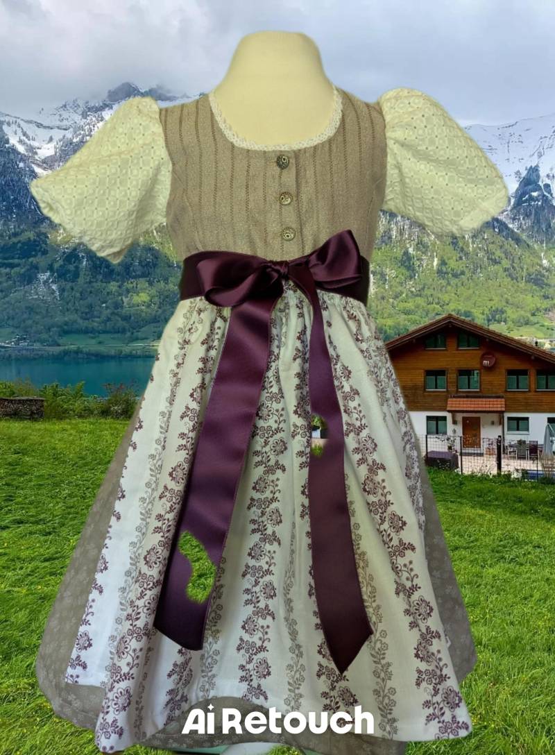 Kinderdirndl Gr. 98/104, Sofort Lieferbar, Ganz Klassisch von CarlinaRegine