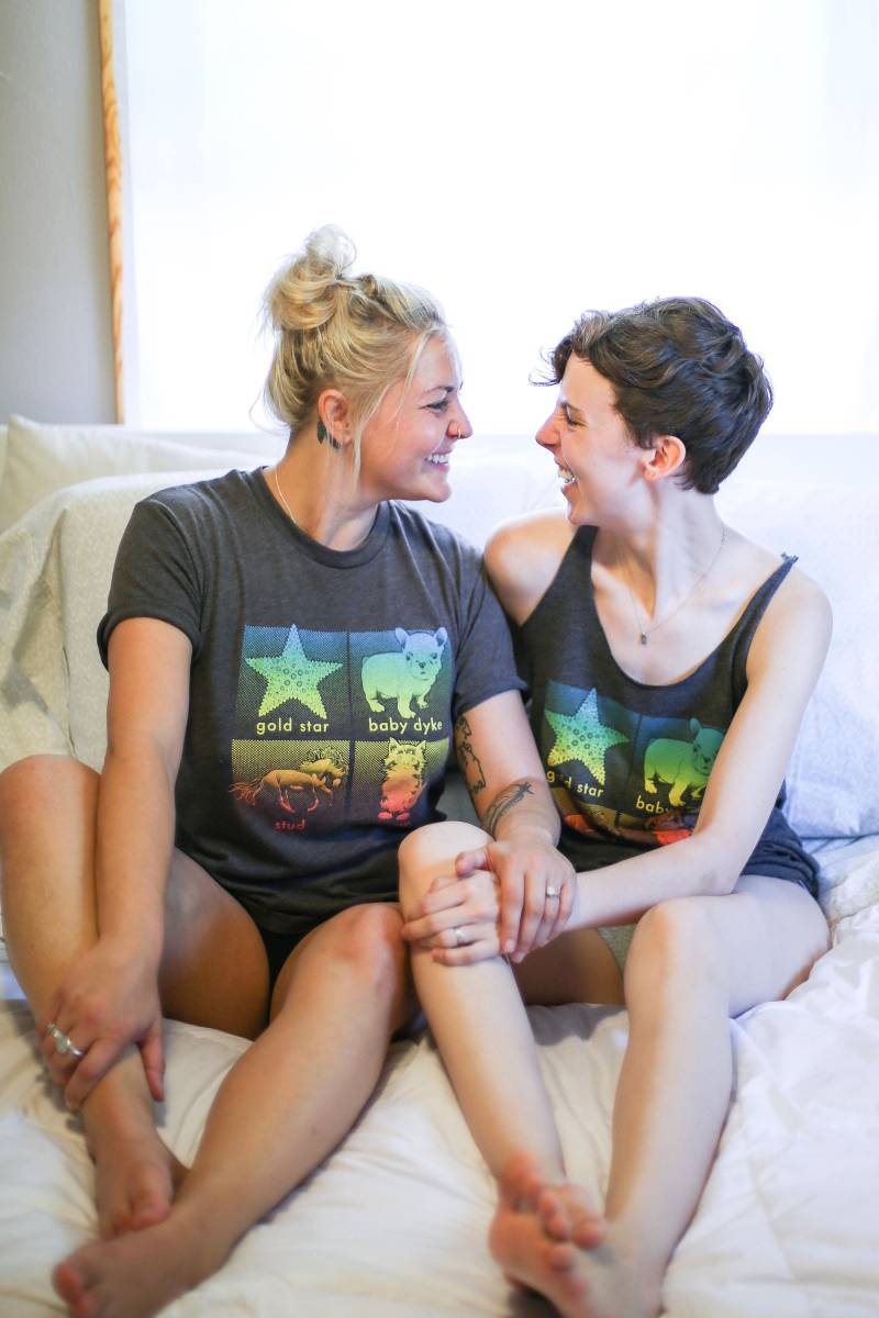 Damen Homosexuell Geist Tier T-Shirt von CarlyVeronica