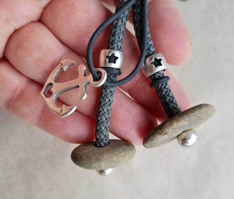 Schlüsselanhänger Mit Anker, Schwarz Und Silber, Stein von CarmenEndSteine