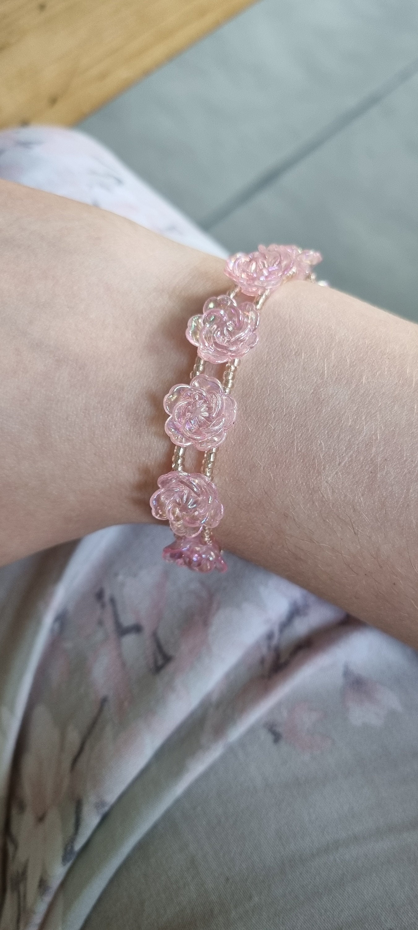 17cm Rosen Armband, Perlenarmband in Rosa Und Gold 17cm Rosen Armband, Perlenarmband in Rosa Und Gold von CaroChanTheCat