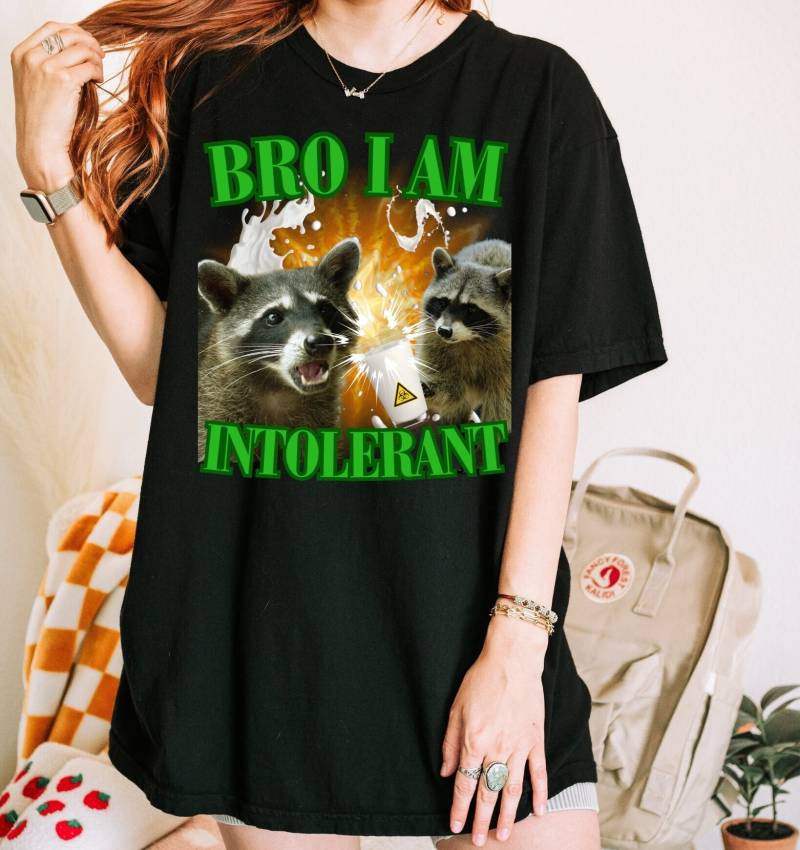 Laktose Intolerant Waschbär Meme Shirt, Witziges Milch Macht Bauchweh Possum Shirt Geschenk Witzig von CaroCloudStudio