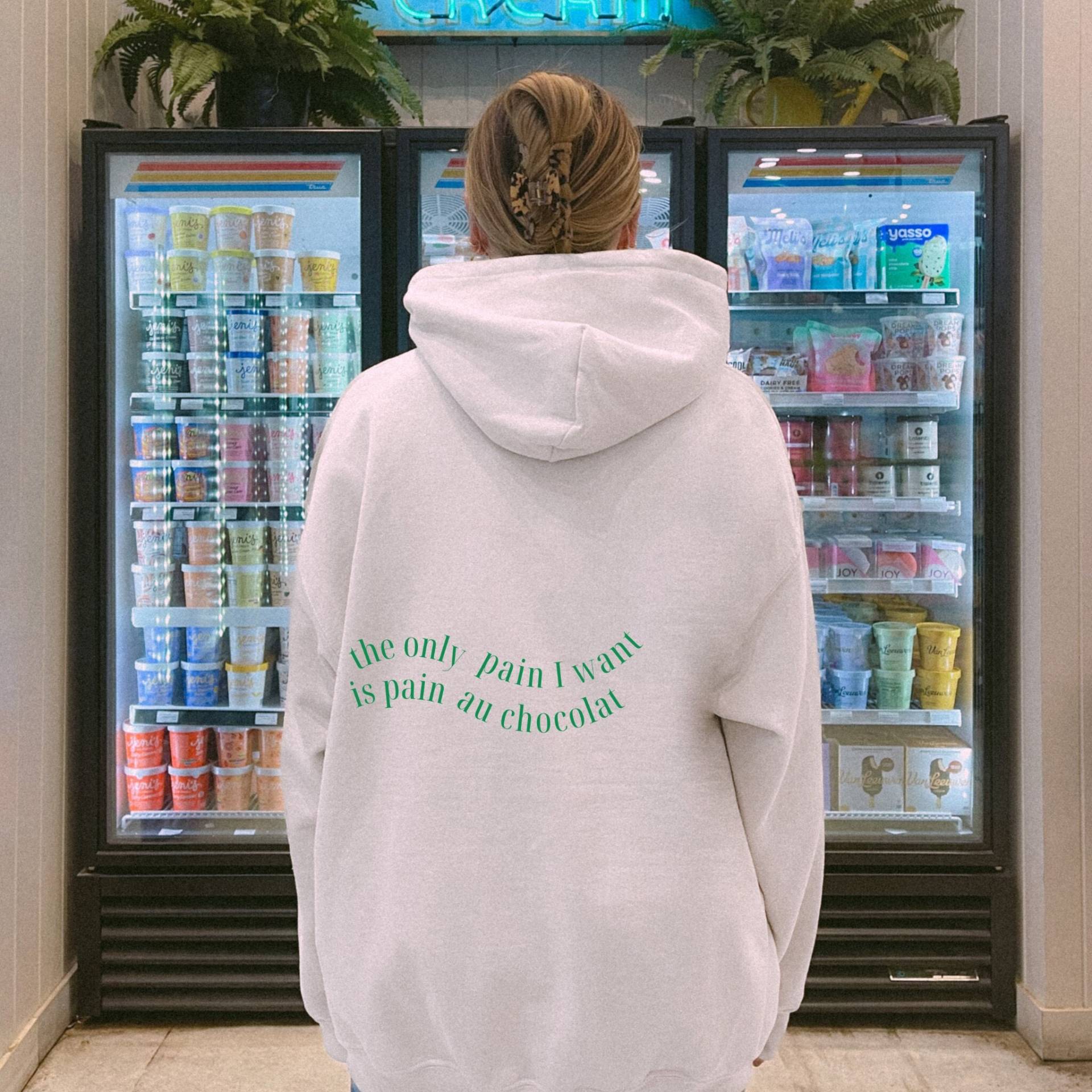 The Only Pain I Want Is Au Chocolat Hoodie, Witziger Zitat Pullover, Geschenk Beste Freundin, Trendige Wellenschrift, Pinterest The Only Pain I Want Is Au Chocolat Hoodie, Witziger Zitat Pullover, Geschenk Beste Freundin, Trendige Wellenschrift, Pinterest von CaroCloudStudio