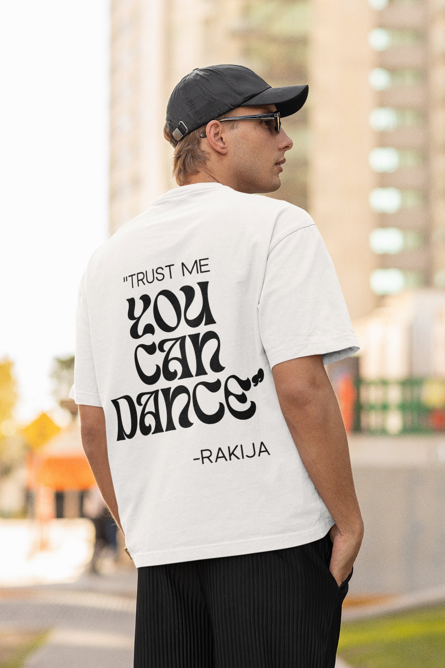 Trust Me You Can Dance - Rakija Oversized Shirt Ein Lässiges Statement Für Balkan- Und Party-Liebhaber Trust Me You Can Dance - Rakija Oversized Shirt Ein Lässiges Statement Für Balkan- Und Party-Liebhaber von CaroCloudStudio