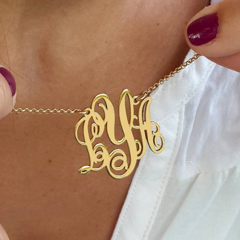 Gold Monogramm Halskette Personalisierter Schmuck 1, 2 Zoll - 18K Vergoldet von CarolJewelryArt