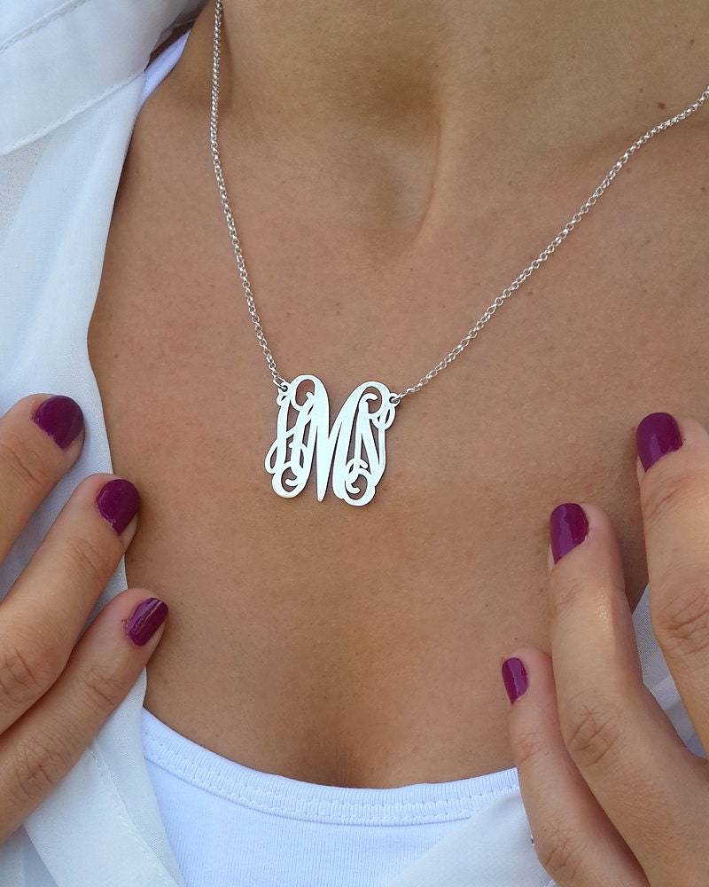Monogramm Halskette 3 Initialen 2, 5 cm - Sterling Silber Geschenke Mit von CarolJewelryArt