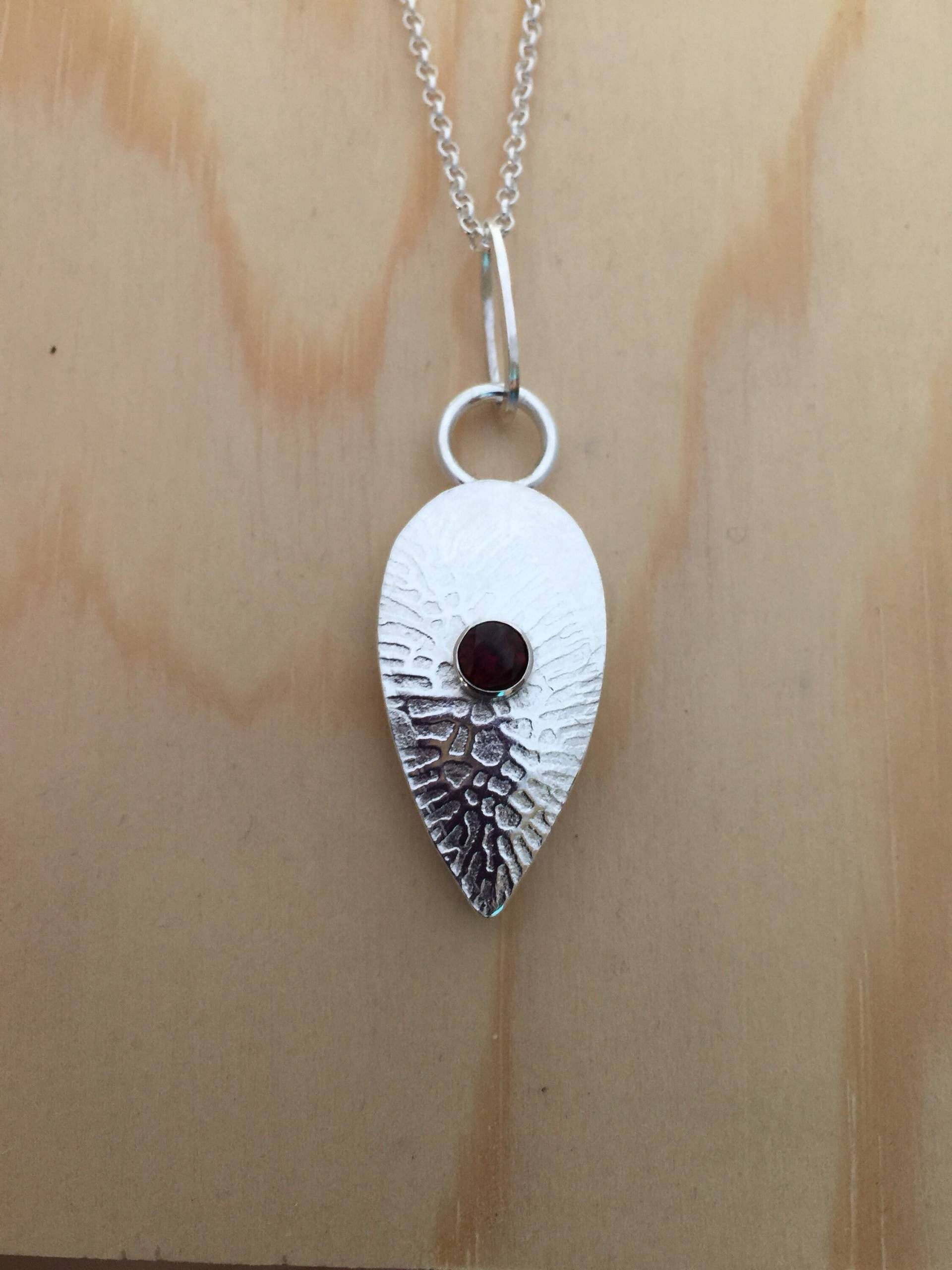 Teardrop Hollowform von CarolLBrightJewelry