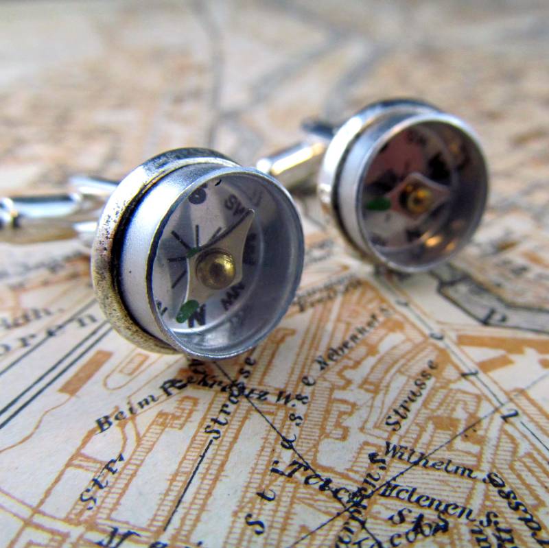 Auf Kurs - Manschettenknöpfe Mit Kleinem Kompass Silberfarben von CarolandMeShop