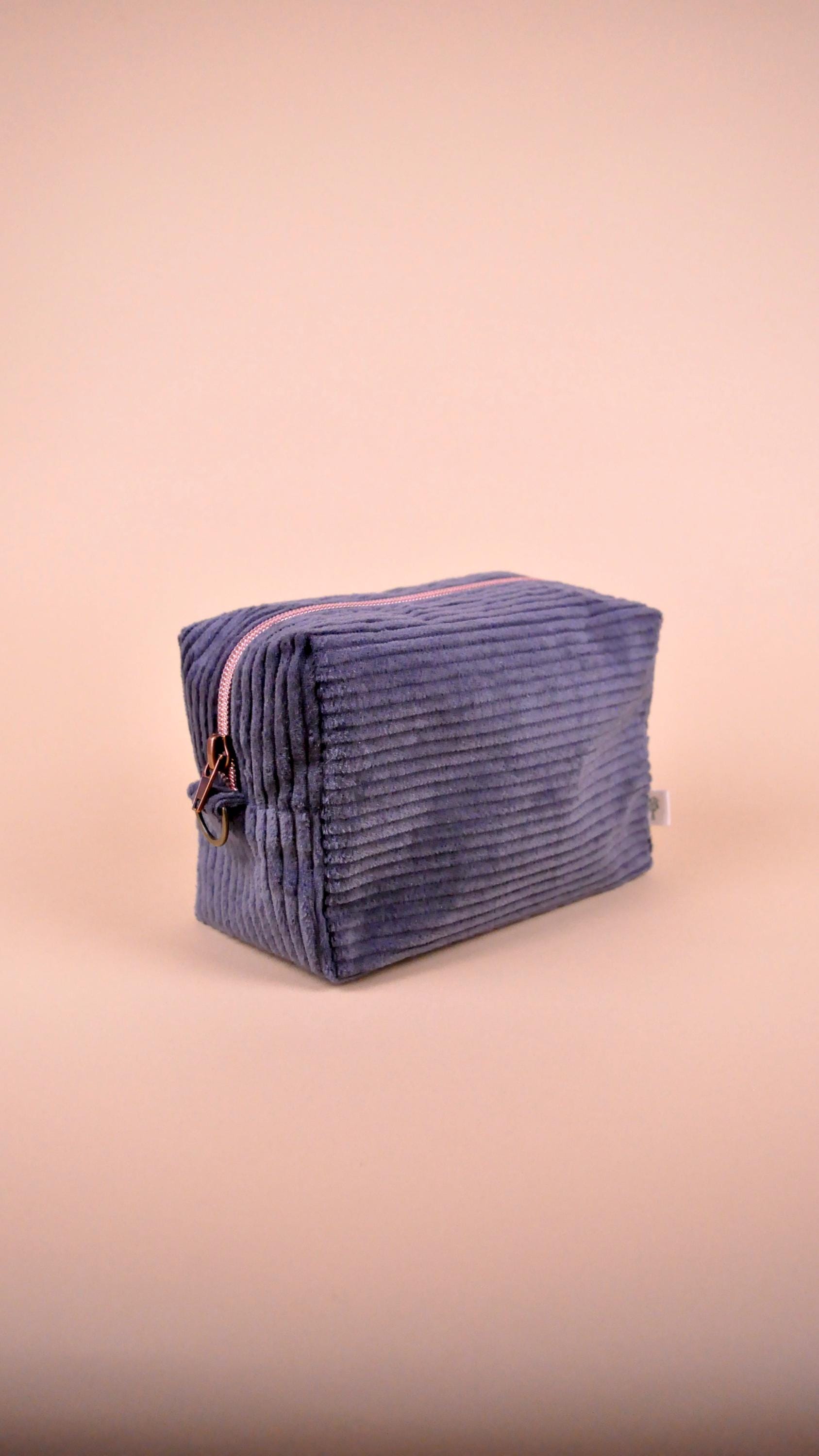 Kulturbeutel | Kulturtasche Makeup Bag Aus Cord - Handgemacht Klein Waschbar Ideal Für Reisen Oder Den Alltag Kulturbeutel | Kulturtasche Makeup Bag Aus Cord - Handgemacht Klein Waschbar Ideal Für Reisen Oder Den Alltag von CarolineEhrlichShop