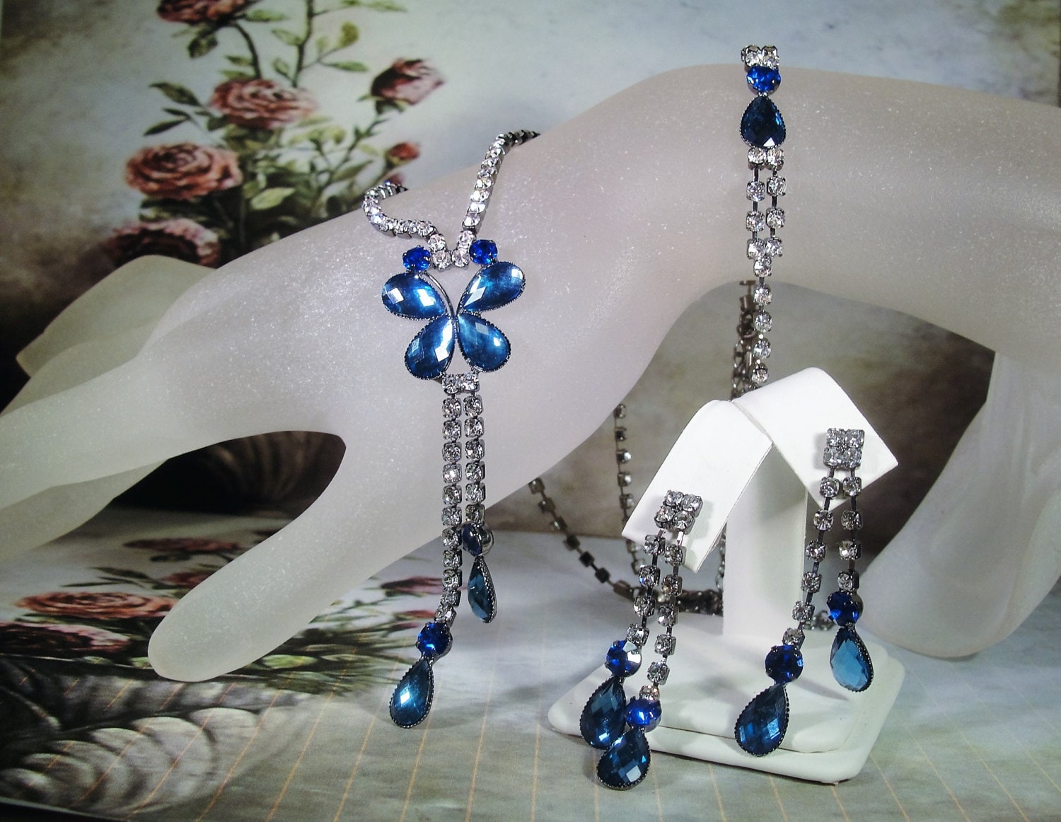 Vintage Blauer Schmetterling Schmuck Set Gunmetall Strass Kette, Armband & Ohrringe von CarolsVintageJewelry