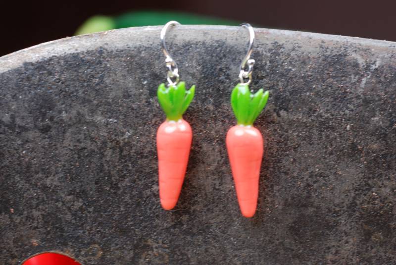 Karotte Ohrringe - Polymer Clay Und Sterling Silber Karotte Ohrringe - Polymer Clay Und Sterling Silber von CarolynTillieAtelier
