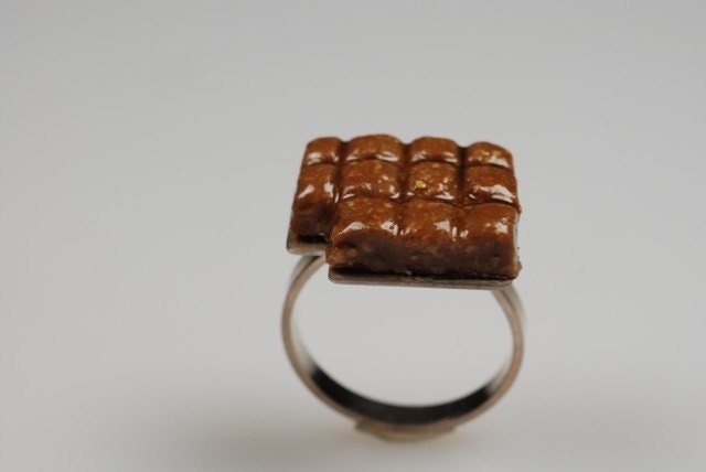Segmentierte Schokoriegel Ring - Mit "Biss" Entfernt Segmentierte Schokoriegel Ring - Mit "Biss" Entfernt von CarolynTillieAtelier