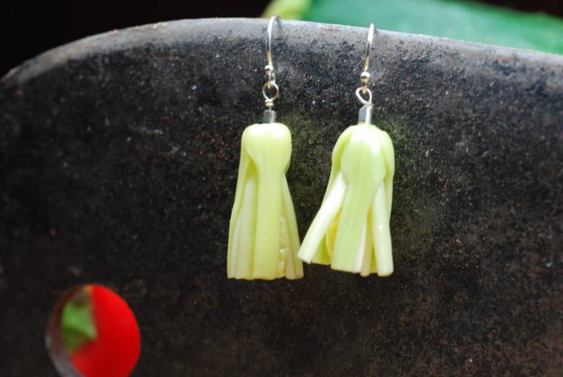 Sellerie-Ohrringe - Polymer Clay Und Sterling Silber von CarolynTillieAtelier