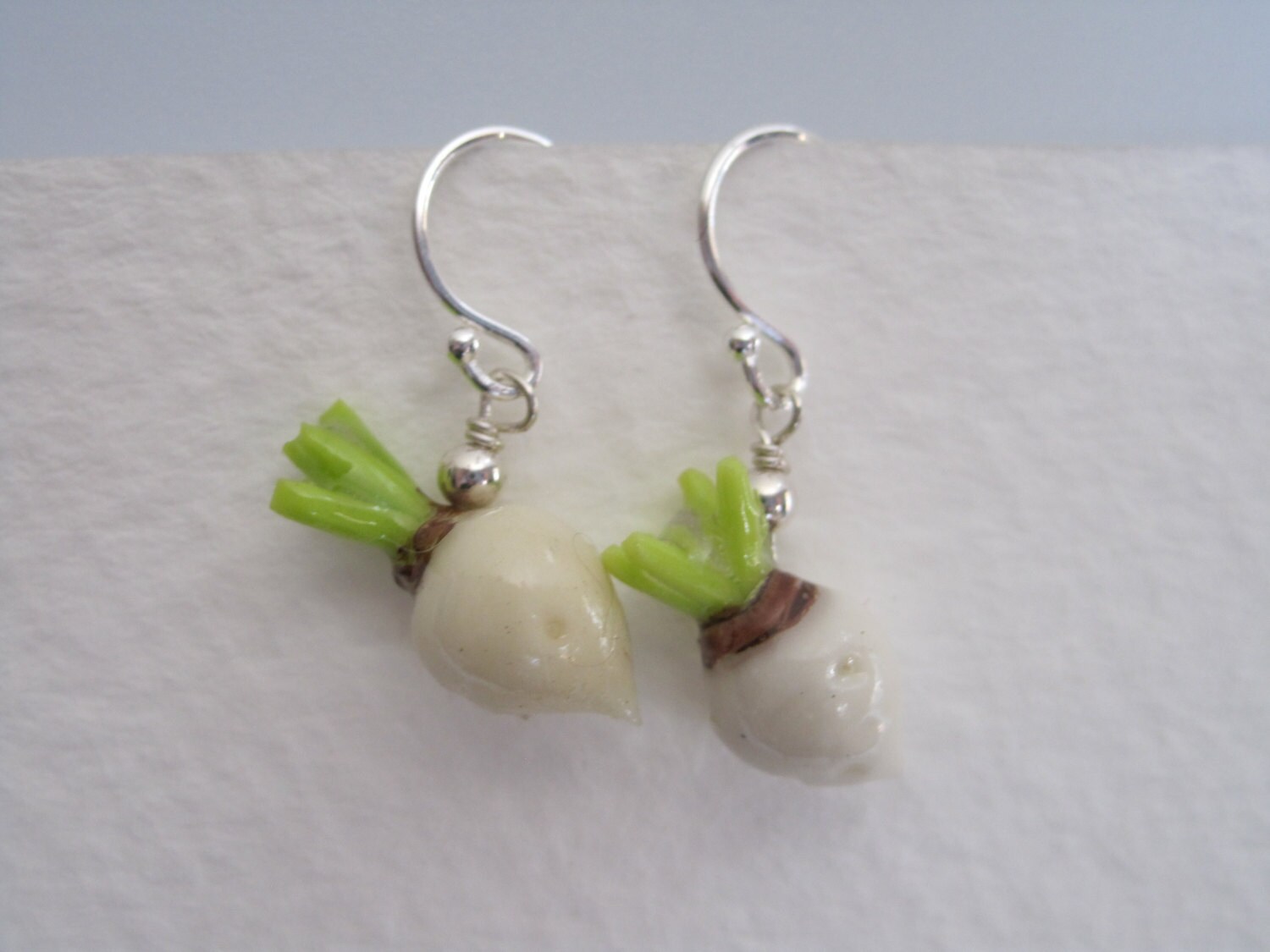 Zarte Rübe Ohrringe in Polymer Clay Und Sterling Silber Zarte Rübe Ohrringe in Polymer Clay Und Sterling Silber von CarolynTillieAtelier