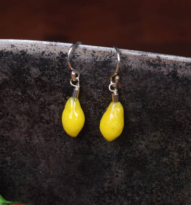 Zitrone-Tropfen-Ohrringe - Polymer Clay Und Sterling Silber Zitrone-Tropfen-Ohrringe - Polymer Clay Und Sterling Silber von CarolynTillieAtelier