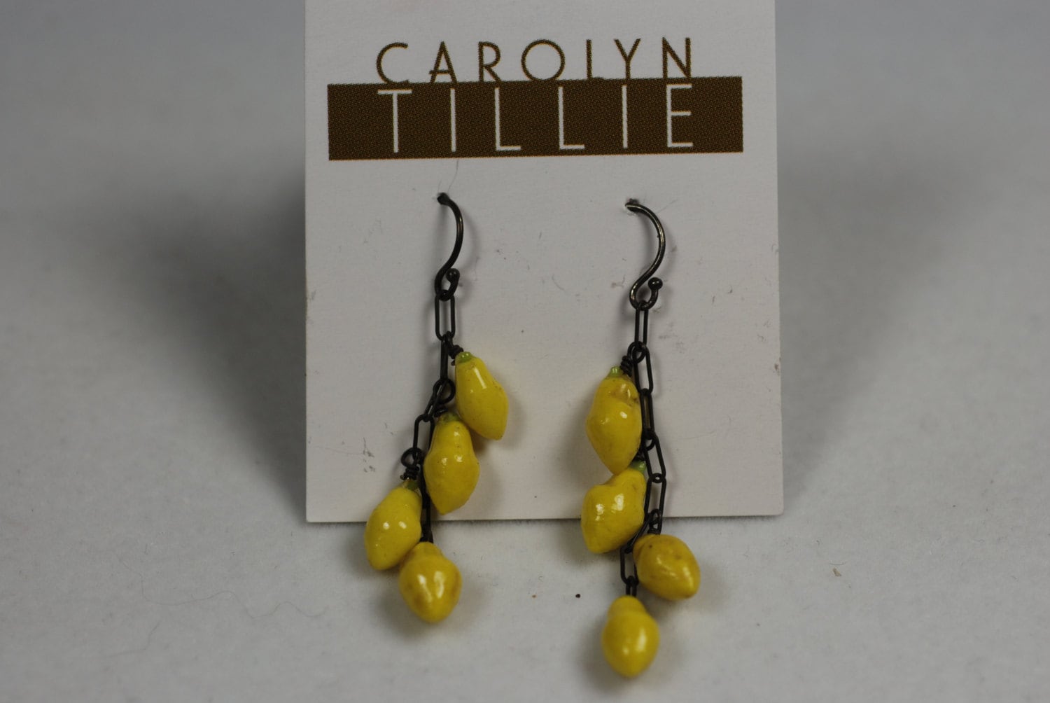 Zitrone-Tropfen-Ohrringe - Polymer Clay Und Sterling Silber Zitrone-Tropfen-Ohrringe - Polymer Clay Und Sterling Silber von CarolynTillieAtelier