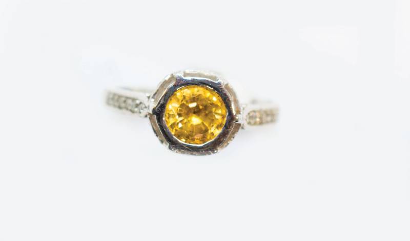 14K Weißgold Mit Gelbem Saphir Ring 14K Weißgold Mit Gelbem Saphir Ring von CarolynaKJewelry