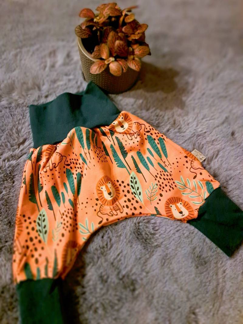 Pumphose Löwe/Bequeme Hose Kinder Kinderhose Babyhose Babypumphose Löwen Weiche Pumphose Löwe/Bequeme Hose Kinder Kinderhose Babyhose Babypumphose Löwen Weiche von Carosnaehliebe