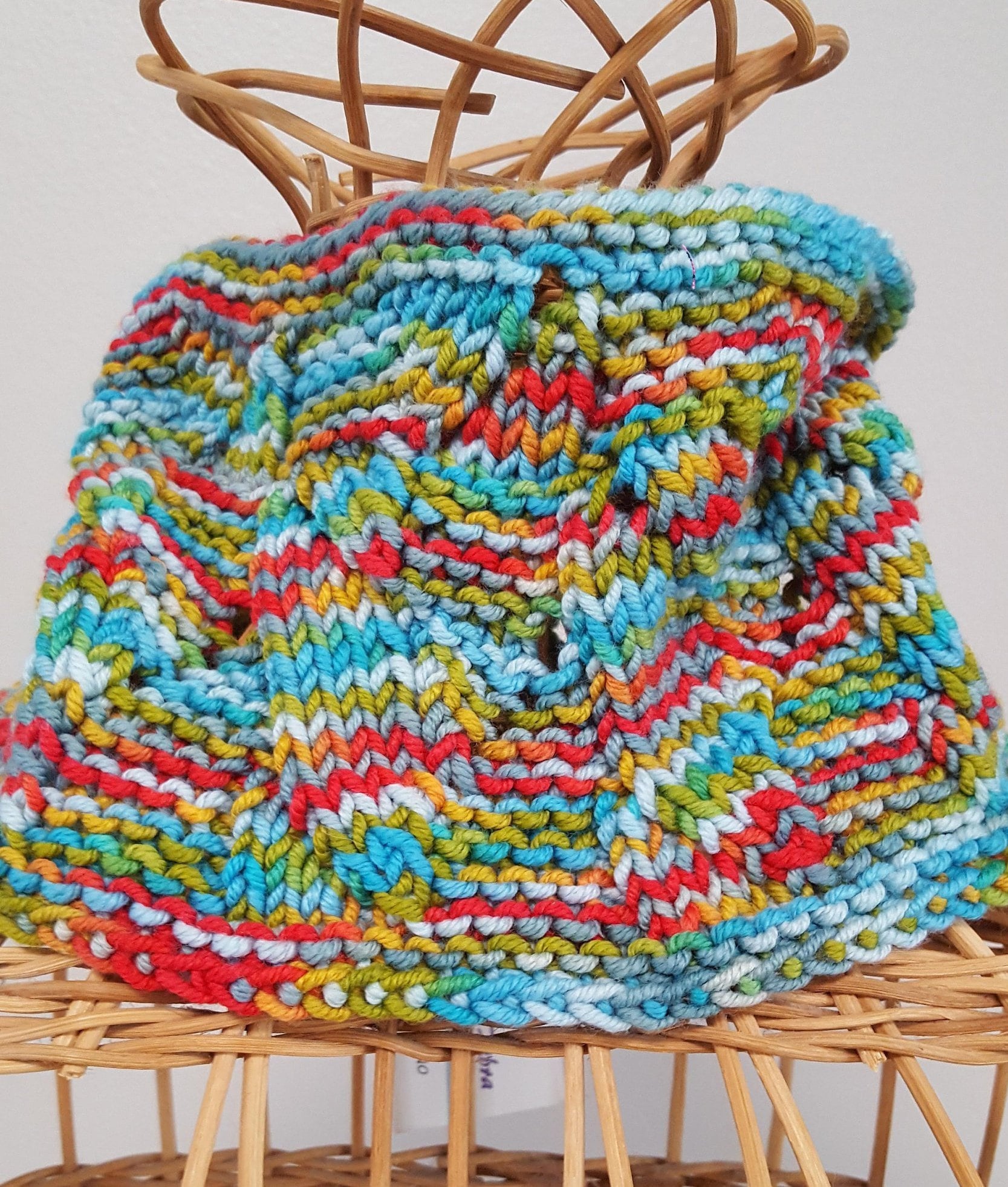 Hand Gestrickter Loop Aus Orange Gestreifter Wolle Unisex von CarpeFibra