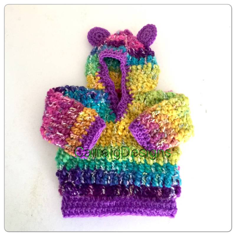 Kapuzenpullover 0-3 Monate Baby Mädchen Gehäkelt Gestrickt Hippie Ohren Hoodie Hippy Regenbogen Einzigartig Designer Kinder Neugeborenen Foto von CarraigDesigns