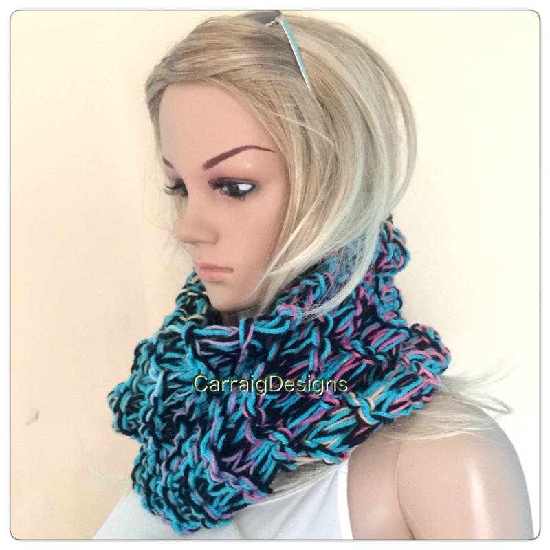 Unendlichkeits Schal Stricken Frauen Teenager Designer Einzigartig Handgemacht Gehäkelt Lila Regenbogen Weihnachten Winter Geschenk von CarraigDesigns