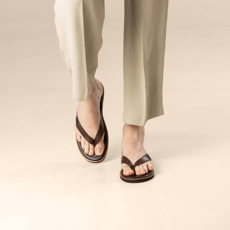 Braune Sandalen, Slip-On-Sandalen, Unisex Flip Flops Für Sommerferien Und Strandkleidung - Stilvoll Bequem Braune Sandalen, Slip-On-Sandalen, Unisex Flip Flops Für Sommerferien Und Strandkleidung - Stilvoll Bequem von CarriagehillandCo