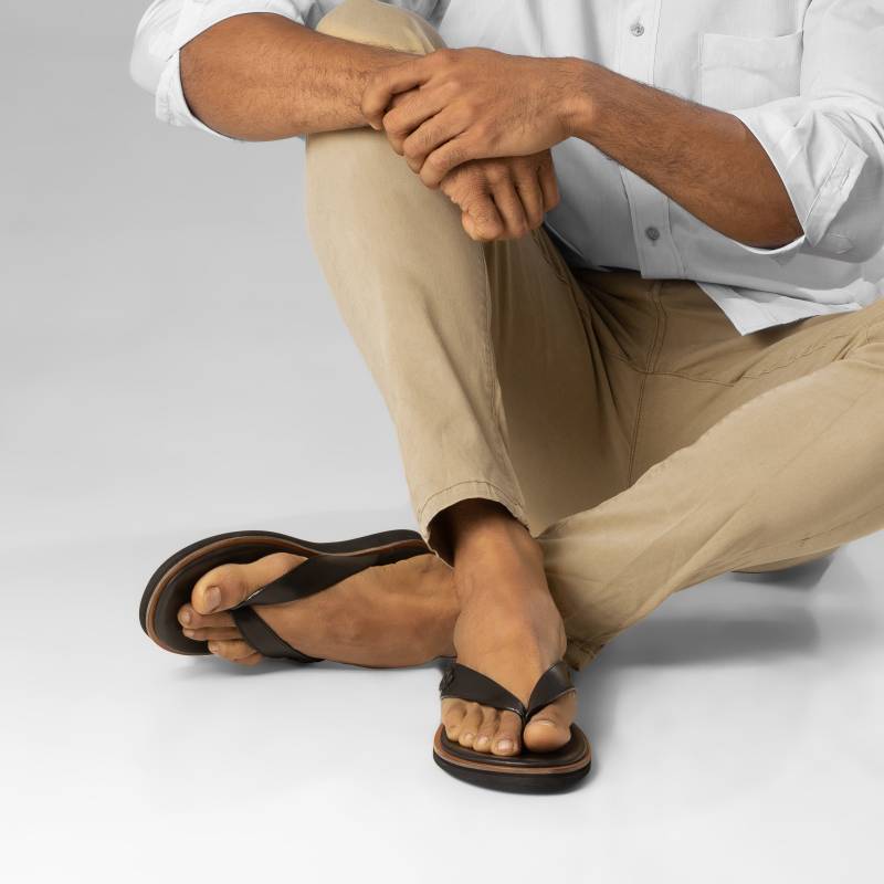 Spectrum Black Sandals, String Sandalen, Sommer Flip Flop Sandalen Aus Leder, Handgefertigte Luxusschuhe Spectrum Black Sandals, String Sandalen, Sommer Flip Flop Sandalen Aus Leder, Handgefertigte Luxusschuhe von CarriagehillandCo