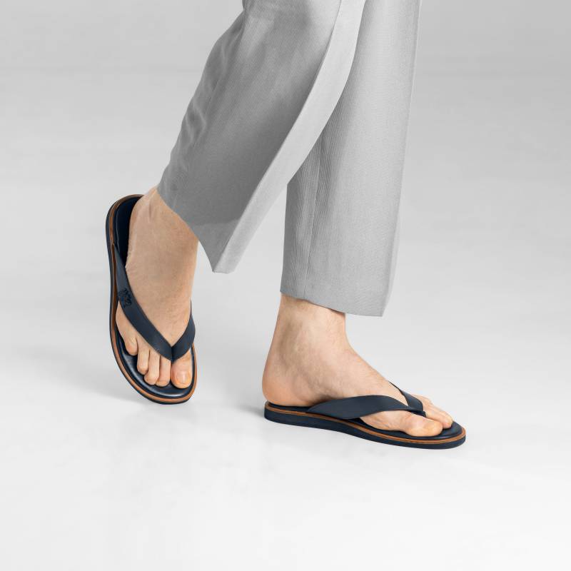 Thong Sandalen, Schuhe, Handgefertigte Flip Flops Aus Marineleder, Bequeme Und Haltbare Sandalen Für Den Täglichen Gebrauch Thong Sandalen, Schuhe, Handgefertigte Flip Flops Aus Marineleder, Bequeme Und Haltbare Sandalen Für Den Täglichen Gebrauch von CarriagehillandCo