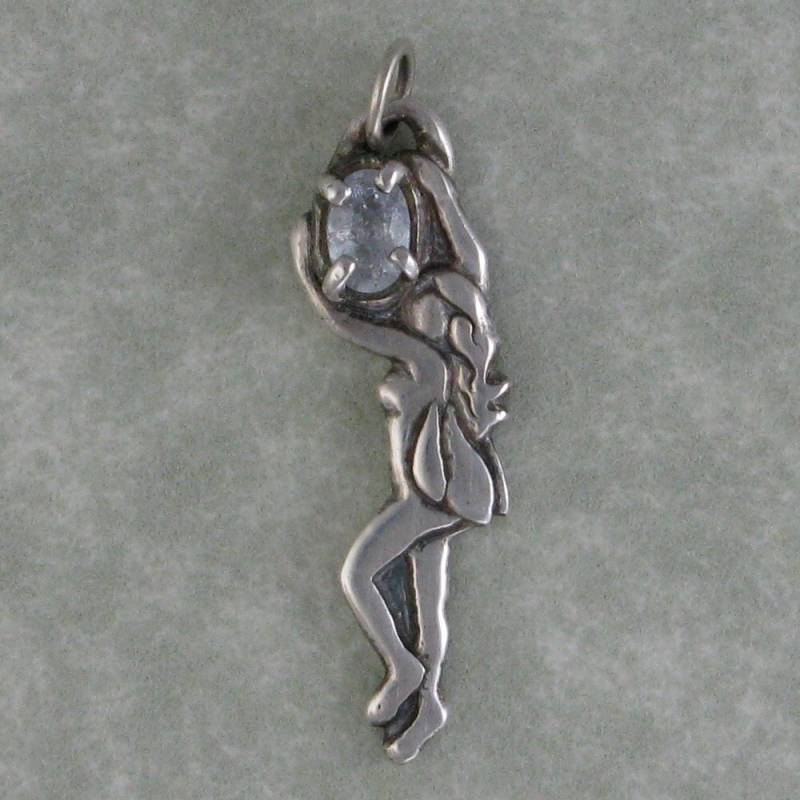 Elfe Feinsilber Und Hellblauer Saphir Anhänger Pmc Dtpd Elfe Feinsilber Und Hellblauer Saphir Anhänger Pmc Dtpd von CarrieMichael