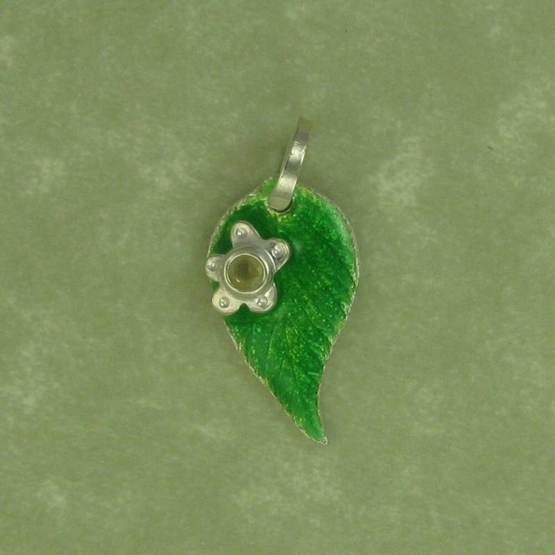 Himbeere Blatt Mit Gelben Saphir Feinen Silber Anhänger Blume Grün Emaille Dtpd Himbeere Blatt Mit Gelben Saphir Feinen Silber Anhänger Blume Grün Emaille Dtpd von CarrieMichael