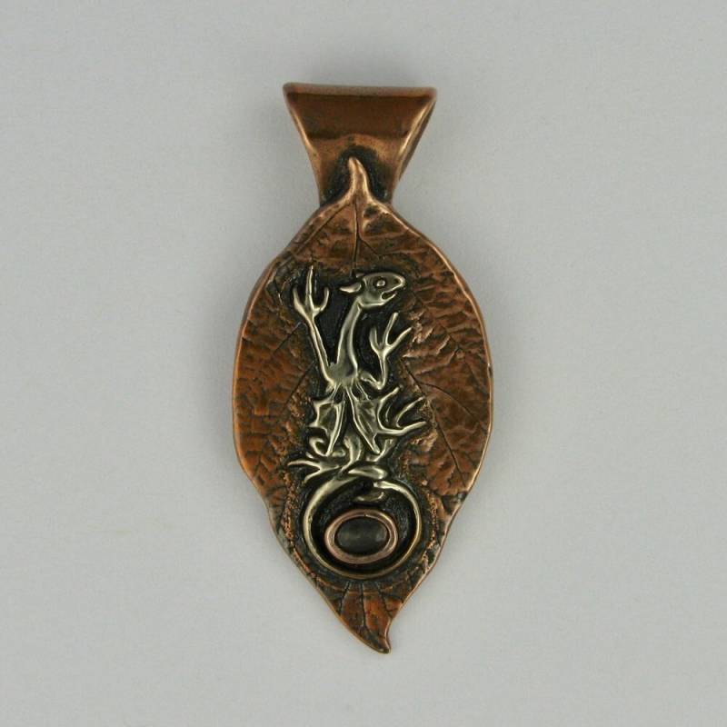 Kupfer Märchen Drachen Auf Einem Blatt-Anhänger Mit Weißen Saphir Dtpd Kupfer Märchen Drachen Auf Einem Blatt-Anhänger Mit Weißen Saphir Dtpd von CarrieMichael