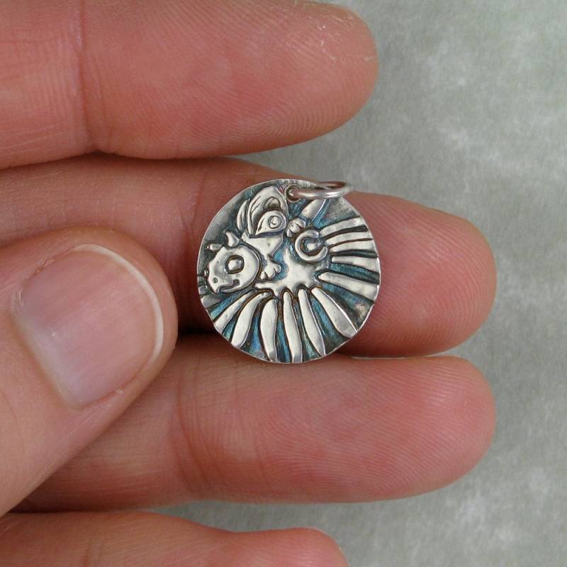 Märchen-Dragon Auf Einen Sonnenhut Feinen Silber Anhänger Charm Pmc Dtpd von CarrieMichael