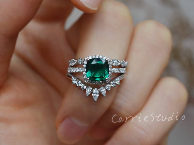 Kissen Lab Created Emerald Ring Set/ Silber Smaragd Verlobungsring/ Für Frauen von CarrieStudio