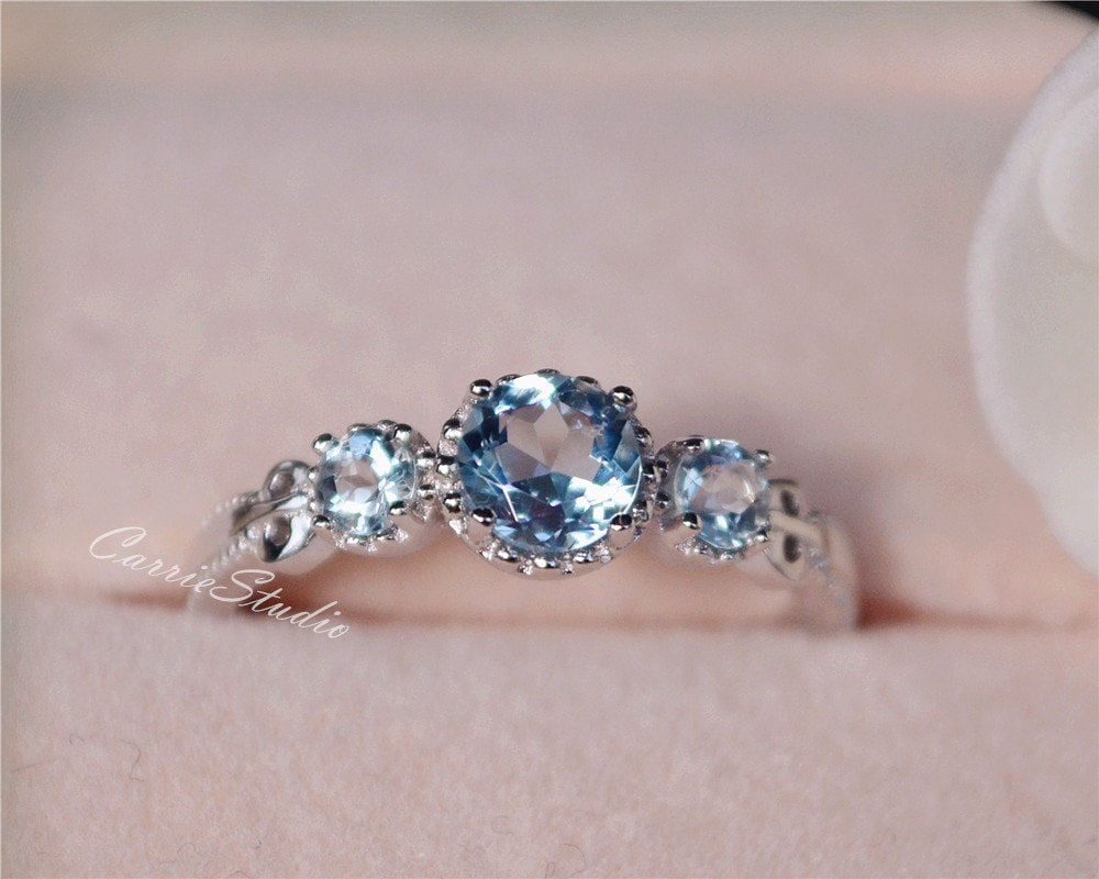 Zarte 3 Stein Aquamarin Ring/Aquamarin Verlobungsring/Jahrestag Ring Geschenk/März Birthstone Schmuck Zarte 3 Stein Aquamarin Ring/Aquamarin Verlobungsring/Jahrestag Ring Geschenk/März Birthstone Schmuck von CarrieStudio