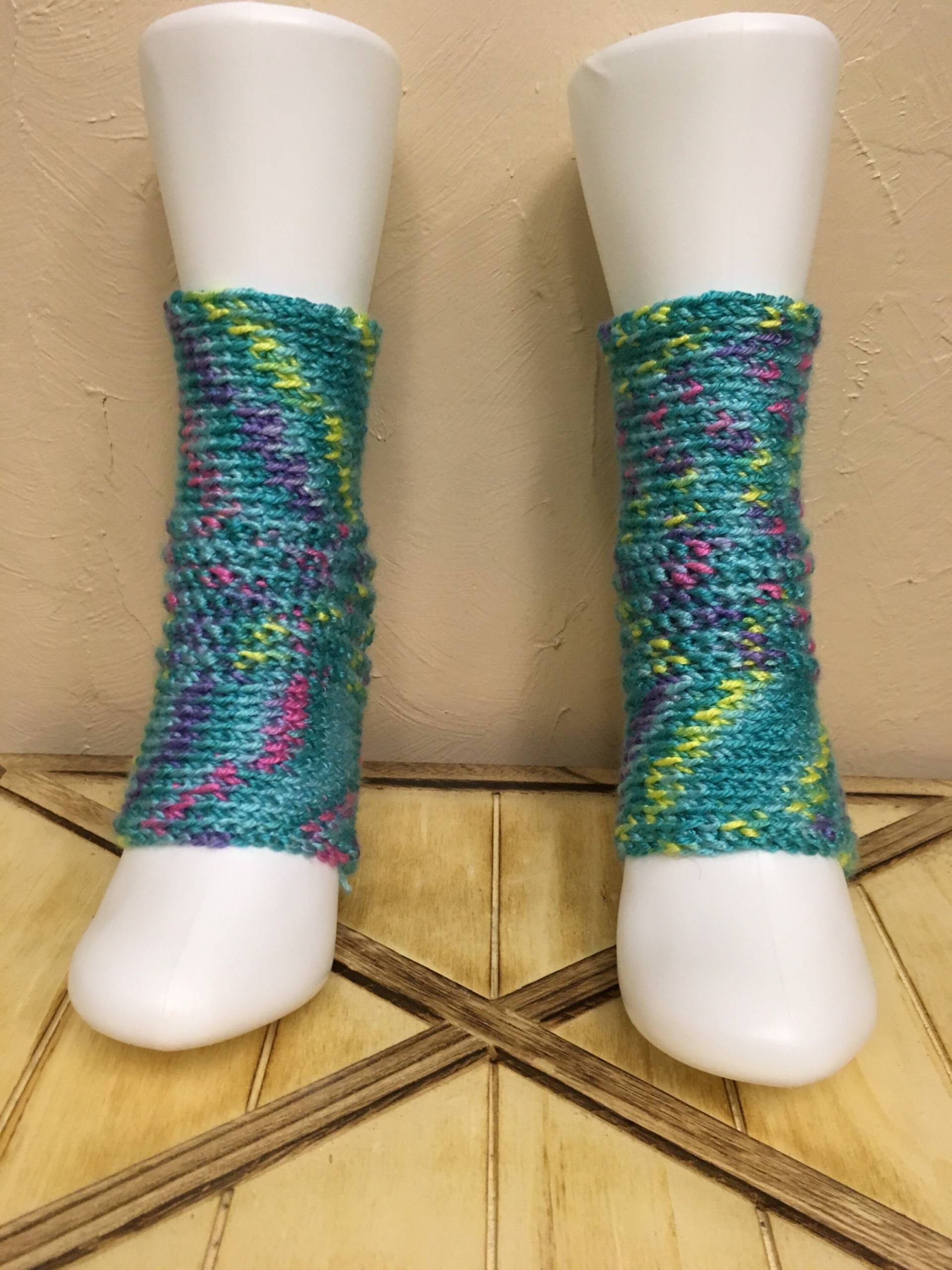 Yoga Socken in Aqua Neon Acryl Für Tanz, Yoga, Pediküre, Pilates von CarrotCreations