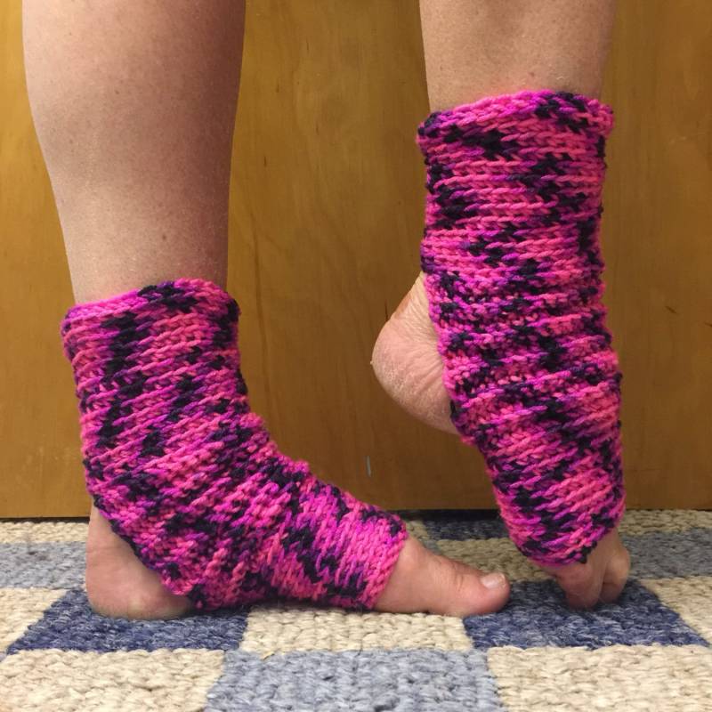 Yogasocken in Panther Pink - Für Dance, Yoga, Pediküre, Pilates von CarrotCreations