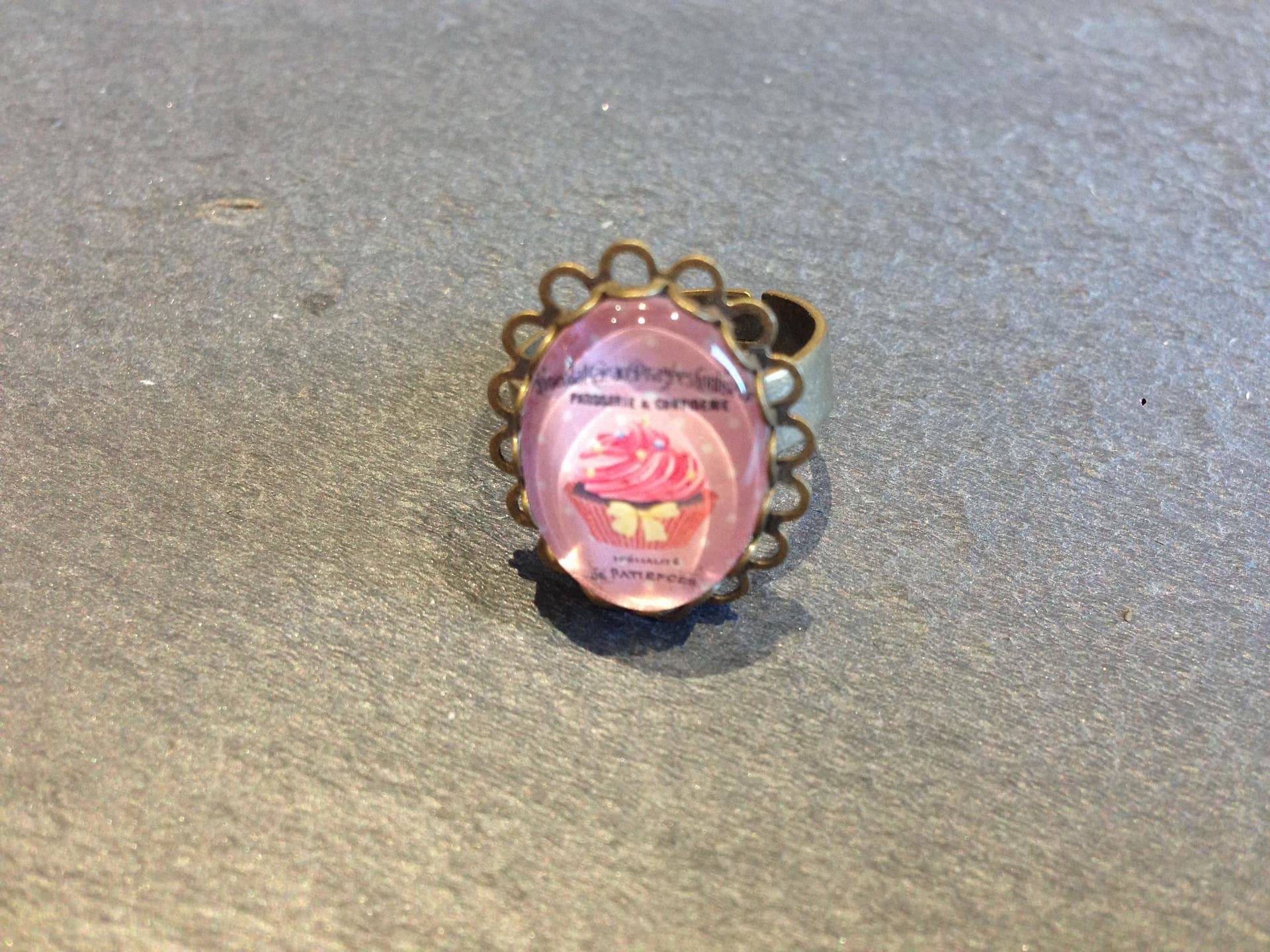 Kleiner Vintage-Ring Leckereien Und Cupcake Kleiner Vintage-Ring Leckereien Und Cupcake von CartonBlanc