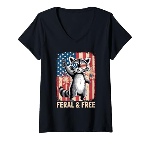 Damen Feral and Free Waschbär Peace Zeichen USA Flagge Juli 4 T-Shirt mit V-Ausschnitt Damen Feral and Free Waschbär Peace Zeichen USA Flagge Juli 4 T-Shirt mit V-Ausschnitt von Cartoon Waschbär FERAL & FREE Sterne Flagge