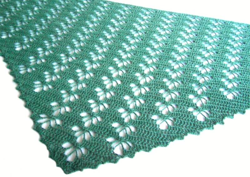 Dreiecktuch - Häkeltuch Alpaka Und Merino Salbeigrün Handmade Crochet Dreiecktuch - Häkeltuch Alpaka Und Merino Salbeigrün Handmade Crochet von CarvoKnitDesign