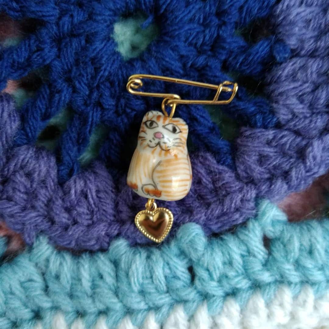 I Love Cats Pin - Keramik Katze, Keramikschmuck, Kleine Katzen Pin, Gelbe Statement Schmuck, Brosche, Stricker von CasaAbril