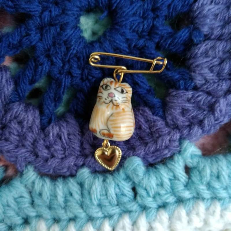 I Love Cats Pin - Keramik Katze, Keramikschmuck, Kleine Katzen Pin, Gelbe Statement Schmuck, Brosche, Stricker von CasaAbril