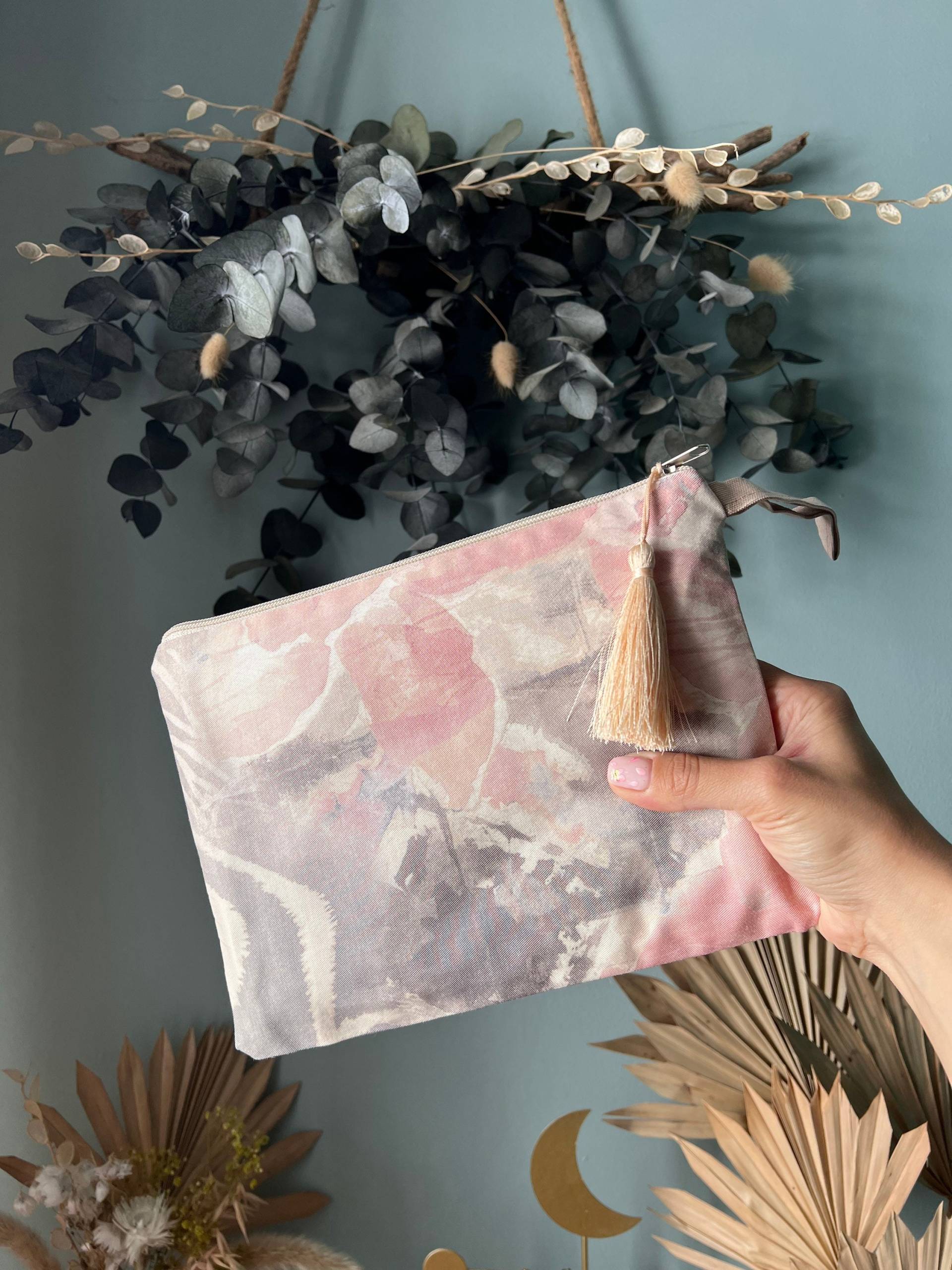 Muttertag Handgemachtes Geschenk, Handgemachte Make-Up Tasche Creme Rosa, Pastell Kupplung Quaste, Boho Clutch Tasche, Blush Rosa Kulturbeutel Muttertag Handgemachtes Geschenk, Handgemachte Make-Up Tasche Creme Rosa, Pastell Kupplung Quaste, Boho Clutch Tasche, Blush Rosa Kulturbeutel von CasaAndFlores