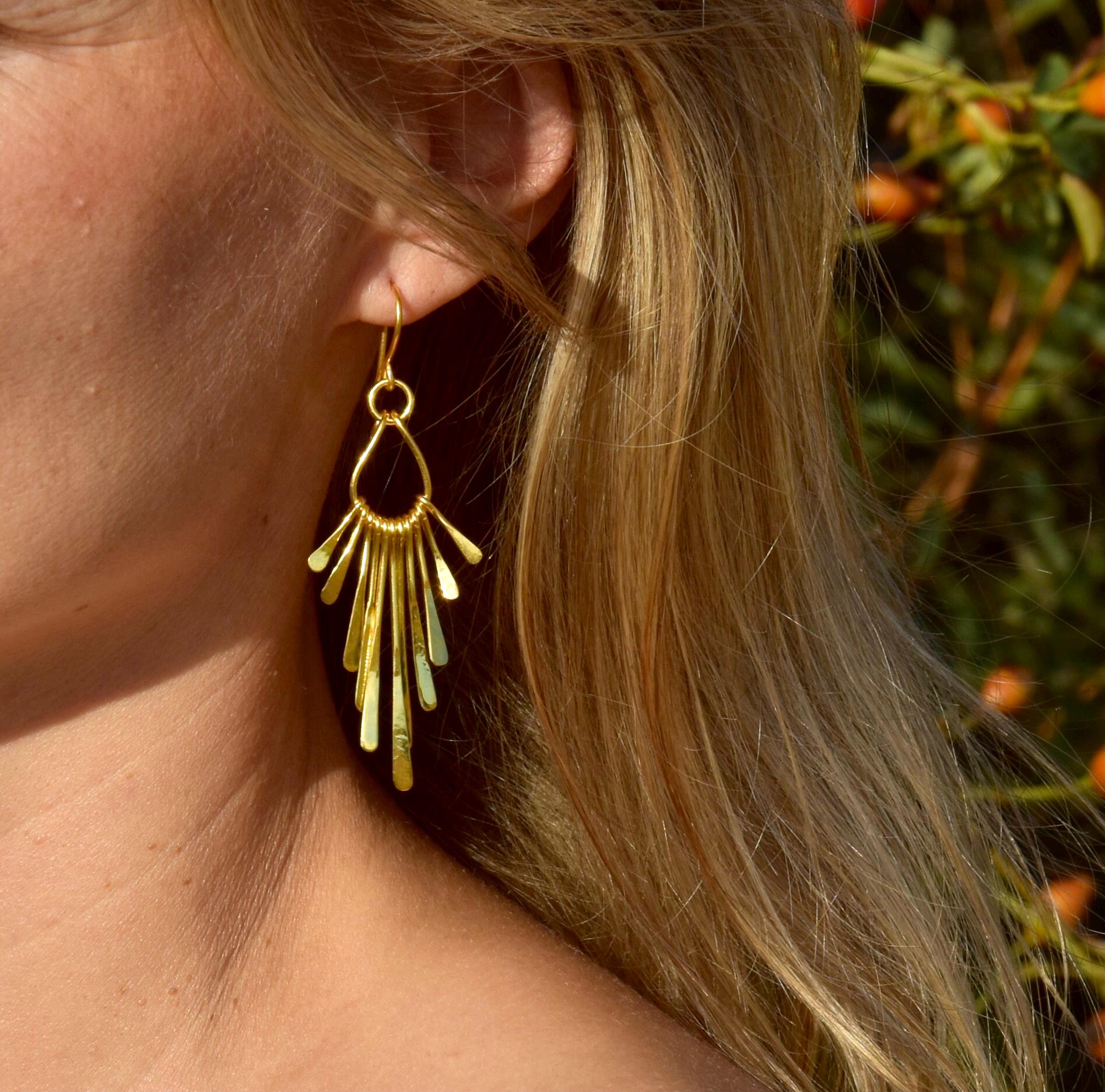 Goldene Statement Ohrringe Lang/Boho Geometrisch Aus Vergoldetem Messing 1 Paar Große Fächer Hängeohrringe/ Sonnenstrahlen von CasaAzulJewelry