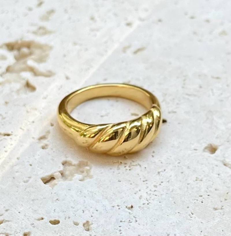 Goldener Croissant Ring, Dicker Breiter Chunky Ring/ Massiver Ring Mit Croissantband, 18K Vergoldetes Stainless Steel Goldener Croissant Ring, Dicker Breiter Chunky Ring/ Massiver Ring Mit Croissantband, 18K Vergoldetes Stainless Steel von CasaAzulJewelry