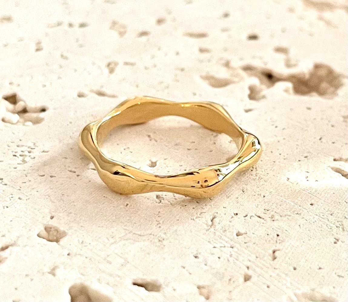 Goldener Wellen Ring/Geschwungener Stapelring von CasaAzulJewelry