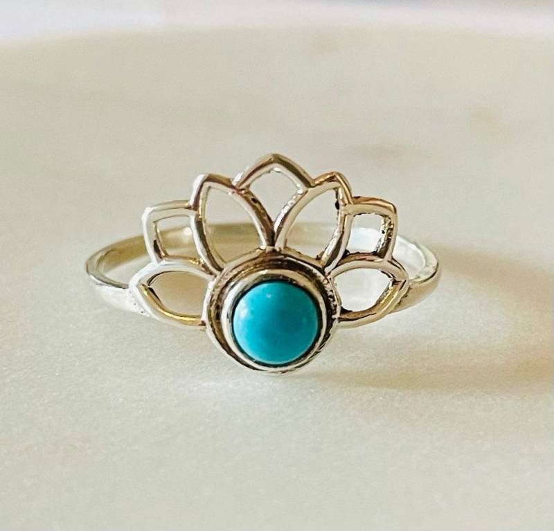 Ring Sterling Silber Mit Natürlichem Türkis/Mandala Meditation Geburtsstein Festival Lotusblüte Ring Sterling Silber Mit Natürlichem Türkis/Mandala Meditation Geburtsstein Festival Lotusblüte von CasaAzulJewelry