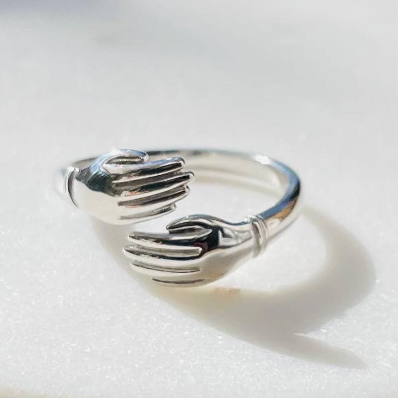 Ring Umarmung 925 Sterling Silber/Offener Verstellbarer Silberner Zwei Hände Geschenkidee Hug Ring Umarmung 925 Sterling Silber/Offener Verstellbarer Silberner Zwei Hände Geschenkidee Hug von CasaAzulJewelry